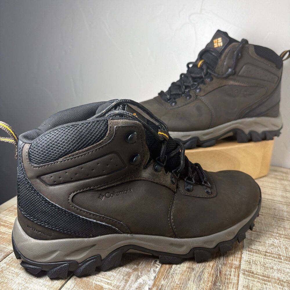 Columbia Men's 8.5 W Newton Ridge Hiking Boots Brown Mid Top